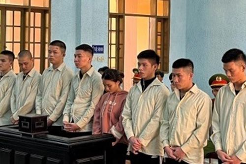 Lãnh án vì tàng trữ trái phép vũ khí quân dụng