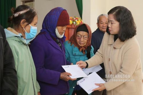 Giúp đỡ người cao tuổi hoàn cảnh khó khăn: Quan tâm phối hợp, đa dạng hoạt động