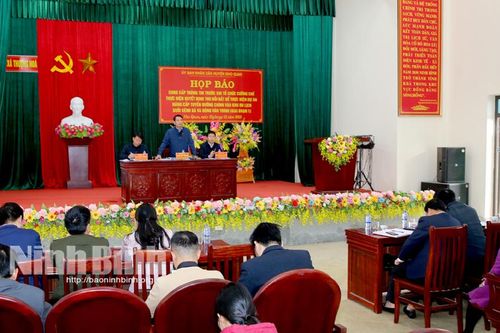 Họp báo về việc tổ chức cưỡng chế thu hồi đất thực hiện Dự án nâng cấp tuyến đường chính vào Khu du lịch suối Kênh Gà và động Vân Trình