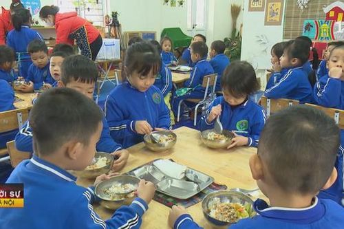 Cải thiện tầm vóc trẻ em qua 'Bữa ăn học đường'