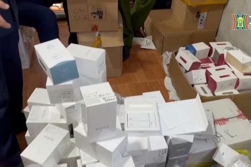 Thu giữ hàng trăm máy nung nóng thuốc lá nhập lậu
