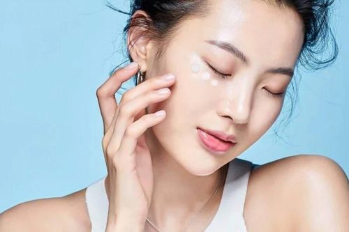 Cách giữ da mịn màng khi giao mùa