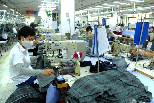 Ngành công nghiệp nỗ lực vượt khó
