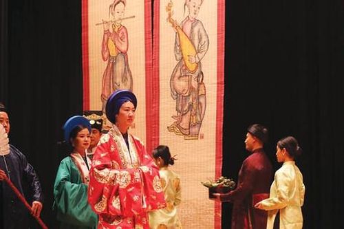Cổ phục Việt xuất ngoại
