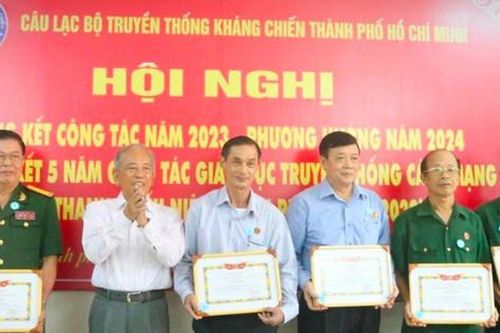 Tiếp nối thế hệ, giáo dục sâu rộng truyền thống cách mạng cho lớp trẻ
