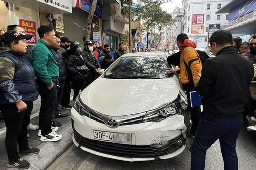 Thông tin mới nhất vụ ô tô tông 5 người trên cùng 1 xe máy