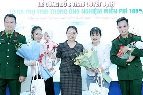 Những ông bố quân nhân đón 'trái ngọt'