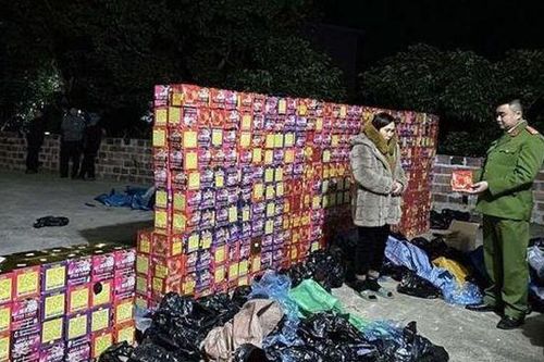 Lạng Sơn: Bắt giữ hơn 1 tấn pháo nổ trái phép