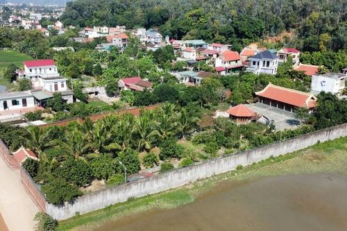 Mua đất chiếm luôn đường giao thông