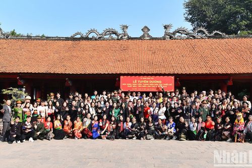 Lễ dâng hương và ghi sổ vàng của học sinh, sinh viên, thanh niên dân tộc thiểu số xuất sắc, tiêu biểu năm 2023