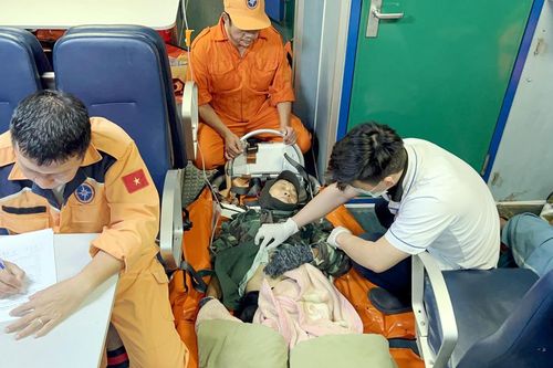 Cù Lao Chàm bị cô lập, 2 người dân qua cơn nguy hiểm nhờ được đưa đi cứu chữa kịp thời