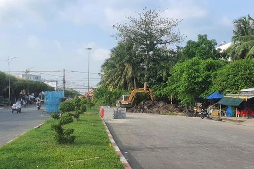 Vụ hai ngôi nhà nằm giữa đường 20 năm ở Bạc Liêu: Hộ dân đồng ý giao mặt bằng