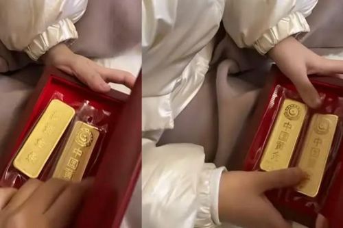 Bé trai đem hai thỏi vàng của bố mẹ tặng bạn gái gây choáng
