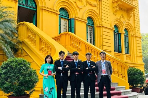 Người ươm mầm những tài năng môn Sinh học