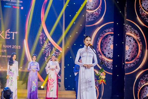 Chân dung nữ sinh Á khôi Cuộc thi Hoa khôi SV Việt Nam khu vực miền Nam