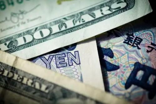 Đồng USD: 'Dò đáy' ở thị trường châu Á, phục hồi trong nước