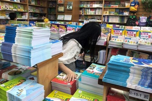 Thủ tướng yêu cầu đề xuất phương án biên soạn 1 bộ sách giáo khoa