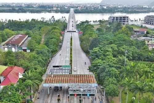 Vì sao đường xuống cấp, 2 trạm thu phí Bến Thủy lại tăng giá vé?