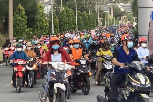 Tin tức kinh tế ngày 26/12: Tình trạng lao động mất việc, giảm giờ làm 'hạ nhiệt'