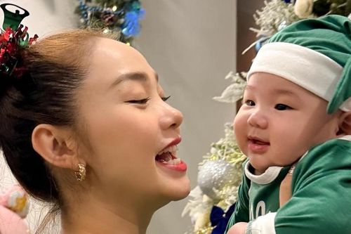 Sau thời gian giấu kín, Minh Hằng lần đầu khoe rõ mặt con trai đầu lòng