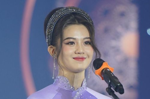 Trả lời về 'đường cùng', nữ sinh Nhân văn thắng Hoa khôi Sinh viên miền Nam