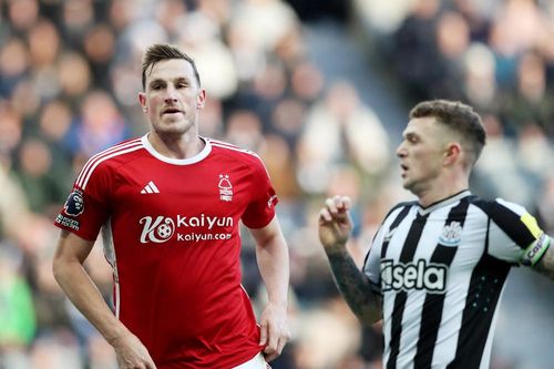 Newcastle thua sốc Nottingham Forest ngay trên sân nhà