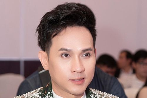 Ca sĩ Nguyên Vũ hào hứng chấm thi tìm kiếm hoa hậu