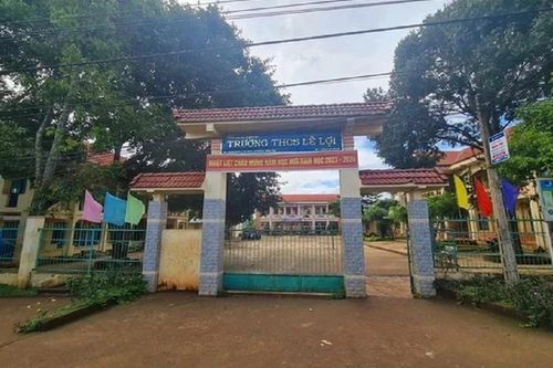 Bản tin 26/12: Thông tin mới nhất vụ nữ sinh suy sụp vì bị mắng 'không có não'