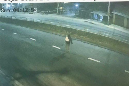 Khánh Hòa: Truy tìm kẻ đục mái nhà lấy trộm 70 điện thoại