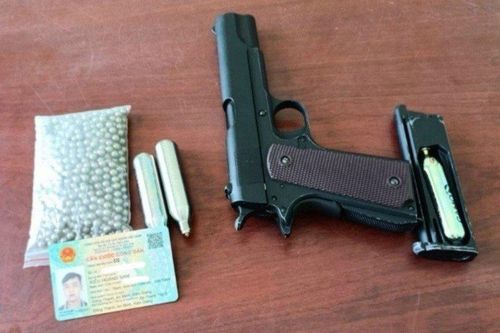 Điều tra nam thanh niên cất giấu súng và gần 600 viên đạn bi
