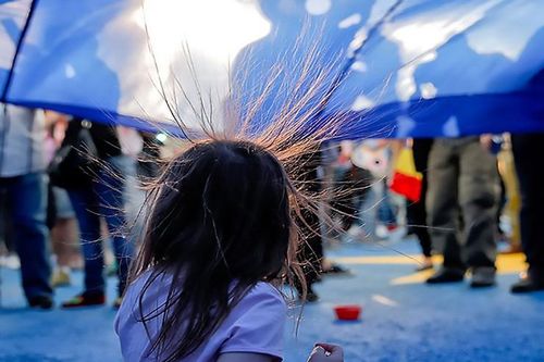 Vì sao nhiều người bị 'điện giật' vào mùa đông?