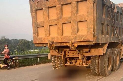 Bản tin TNGT 26/12: Va chạm với xe tải, người đàn ông tử vong thương tâm