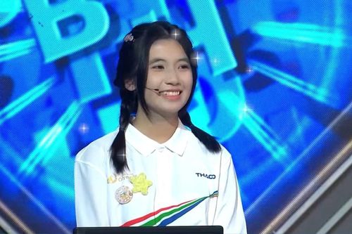 Nữ sinh Olympia chiếm spotlight bởi nhan sắc khả ái, soi 'info' càng thêm ngưỡng mộ