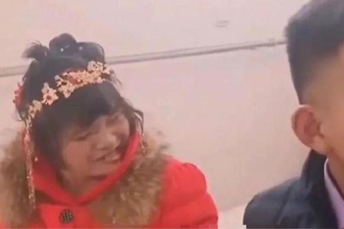 Chú rể cưới vợ có nhan sắc kỳ lạ, dân mạng tặc lưỡi tiếc thay: 'Thà không lấy còn hơn'