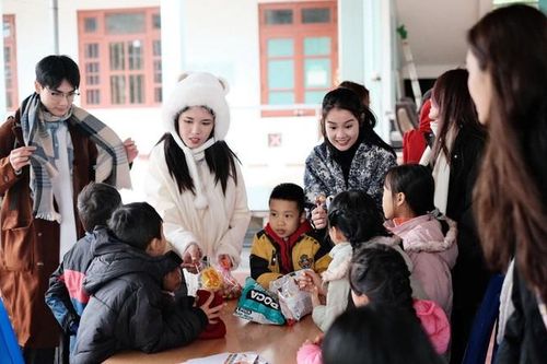Sinh viên Ngoại thương lan tỏa yêu thương đến các em nhỏ tại Lạng Sơn