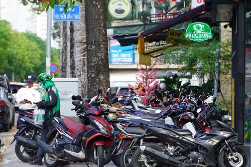 Phí sử dụng lòng đường, hè phố tại TP. HCM thế nào