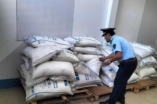 Long An: Phát hiện, ngăn chặn kịp thời 2 tấn đường cát nghi nhập lậu