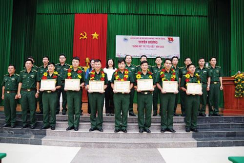 Những tấm gương xanh