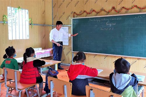 Lấp 'khoảng trống' thiếu giáo viên ở Mường Chà