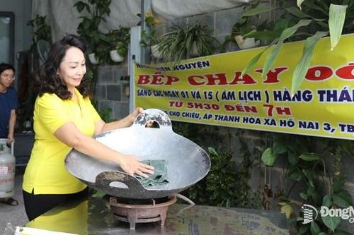 Bếp ăn đỏ lửa giúp đời