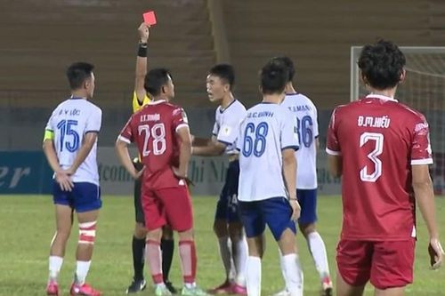 VPF đề nghị kỷ luật bổ sung cầu thủ Nguyễn Công Tiến của Đồng Nai vì 'bóp cổ' đối thủ