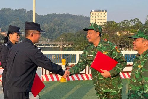 Hợp tác tuần tra, kiểm soát biên giới phòng chống buôn lậu