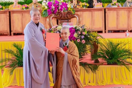 Thanh Hóa: Trao quyết định bổ nhiệm trụ trì chùa Vân Lỗi đến Sư cô Thích nữ Thanh Đức