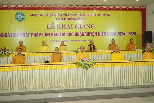 Đà Nẵng: 841 học viên cư sĩ tham gia lớp Phật pháp căn bản, niên khóa 2024-2026