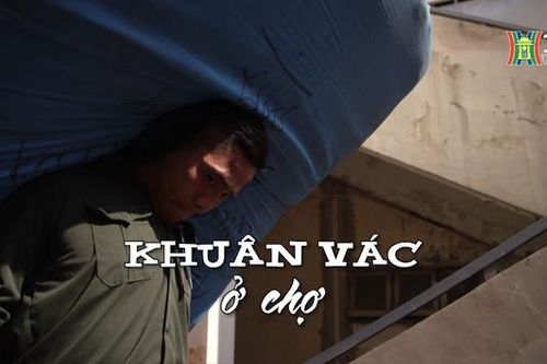 Khuân vác ở chợ | Nhịp sống Hà Nội | 26/12/2023