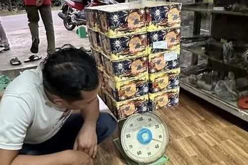 Liên tiếp bắt giữ các vụ vận chuyển, mua bán pháo nổ trái phép