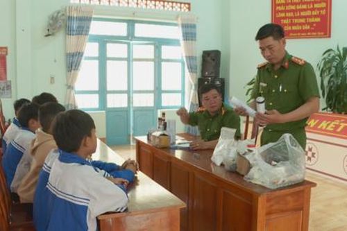 Kịp thời ngăn chặn 6 học sinh chế tạo pháo nổ để sử dụng và bán kiếm lời
