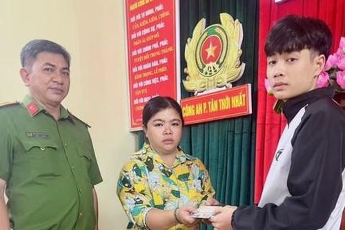 TPHCM: Người phụ nữ nhặt được của rơi, giao nộp Công an để trả lại người bị mất