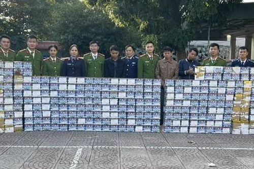 Triệt xóa hai đường dây tàng trữ, buôn bán gần 2 tấn pháo lậu
