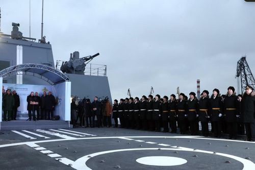 Ông Putin dự lễ hạ thủy 3 tàu hải quân Nga